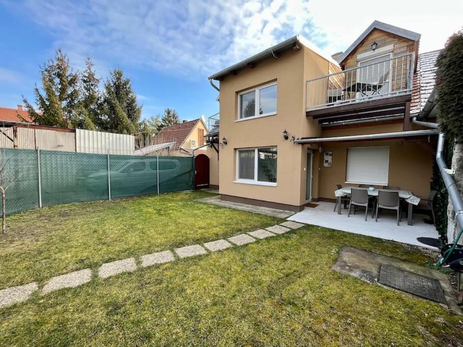 Rabbit Apartman Mosonmagyaróvár Exteriör bild