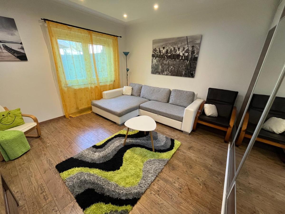Rabbit Apartman Mosonmagyaróvár Exteriör bild