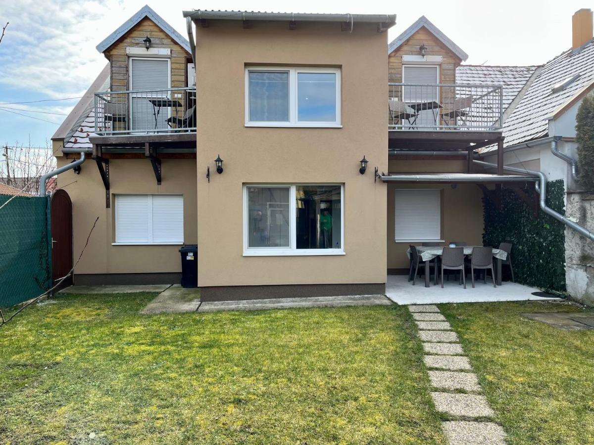 Rabbit Apartman Mosonmagyaróvár Exteriör bild