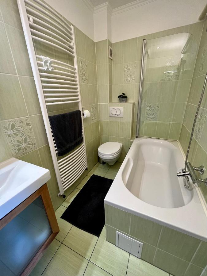 Rabbit Apartman Mosonmagyaróvár Exteriör bild